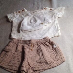 Easy Peasy 6-9 Months Baby Girls Muslin Outfit, Shirt Top & Shorts Set with Hat